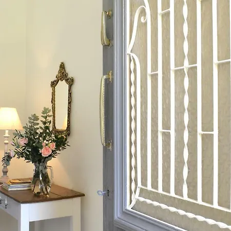 Haralabos Lägenhet *